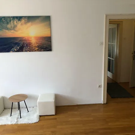 Roseman - Small Open Flat In The City Centre شقة