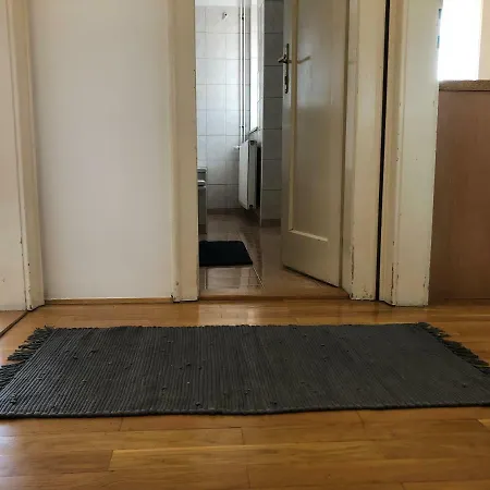 Roseman - Small Open Flat In The City Centre