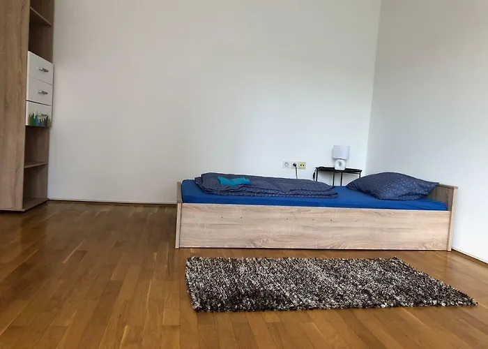 Roseman - Small Open Flat In The City Centre شقة