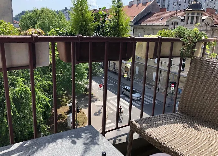 Roseman - Small Open Flat In The City Centre 류블랴나